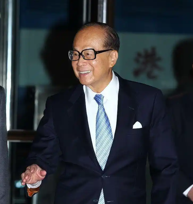 真没想到，香港的一场大火，竟让人看清了李嘉诚的“真面目”