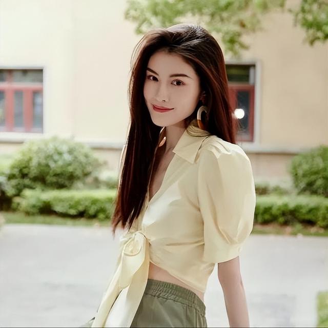 超模黄金时代终结？何穗隐婚生子惹争议，豪门与T台到底如何抉择