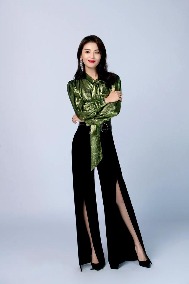 刘涛 肌肤白里透红，紧致水润，不愧是大部分中年男人的梦中女神！