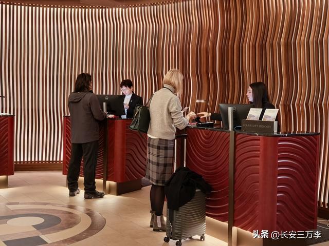 欧洲行第7天：参观世界文化遗产梅尔克修道院，逛维也纳和美景宫