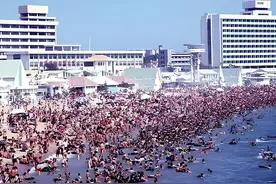 八十年代中国最火的海水浴场——青岛第一海水浴场当年是什么样？图片