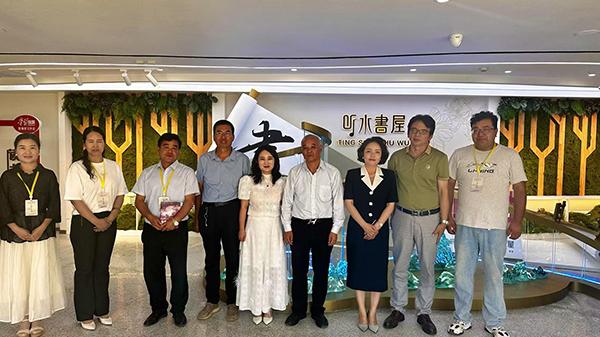 著名诗人在青海：海东