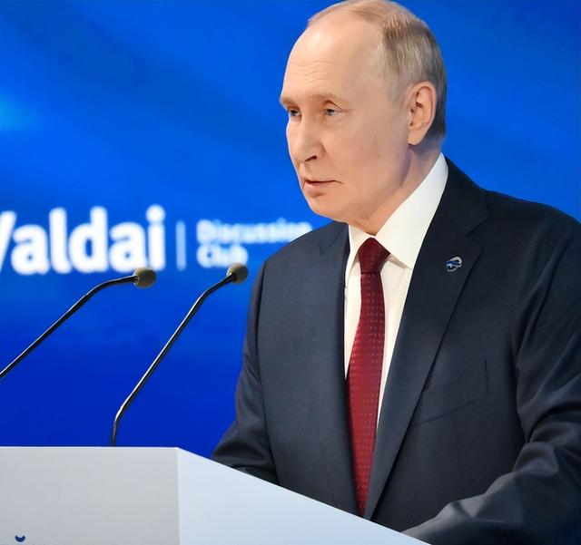 伊尔-76降落加拉加斯！普京这步棋，威慑美国只是表象？