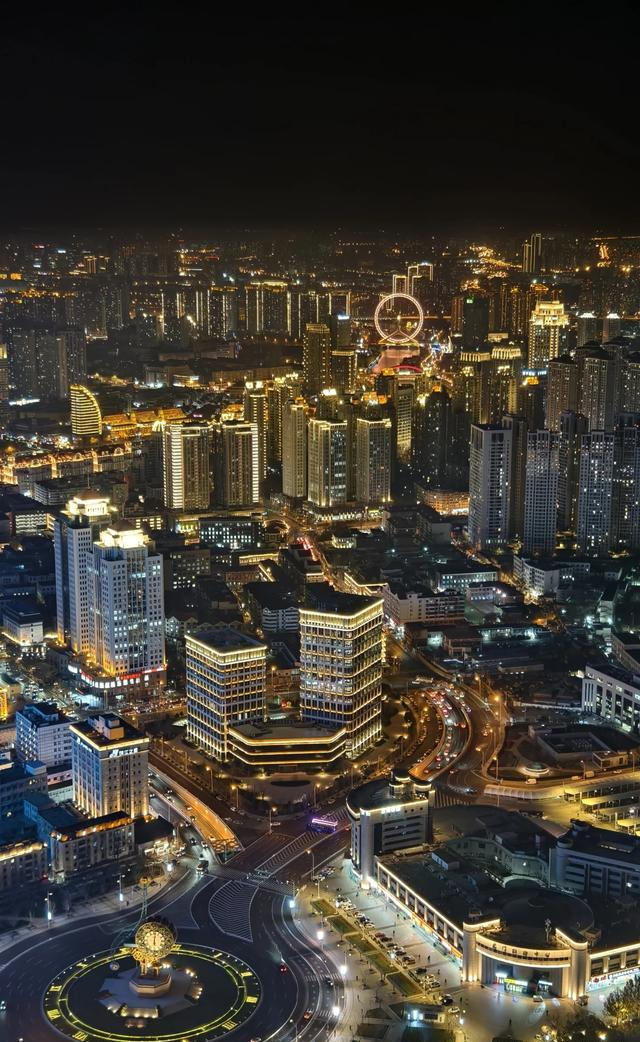 北京嘀咕，上海好奇，如今天津，竟成了能走着听、站着品的戏台！