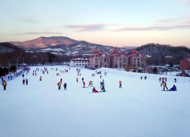 “哈尔滨”的移动城堡 尽享奢华！有观景天窗的豪华专列！