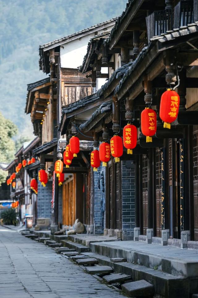 川超开zuá！跟着球赛一路向“昭”，踢球看景两不误