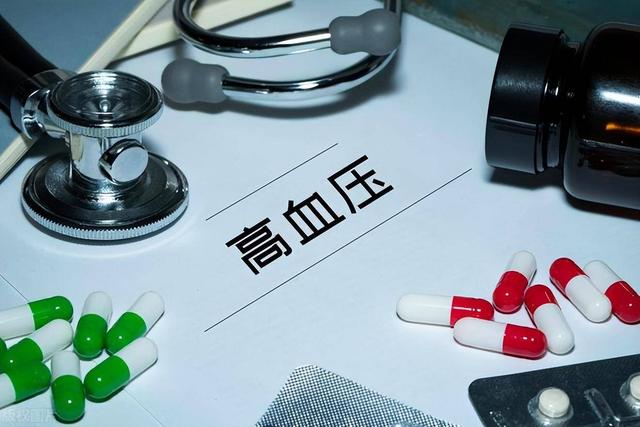眼睛出现这4表现，可能是脑血栓找上门了，医生：千万不可当小事