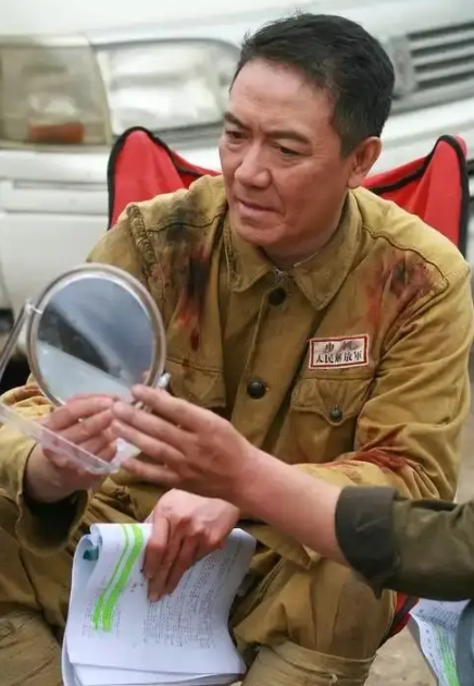 这一次	，被人民日报公开点名的67岁李幼斌，让娱乐圈“沉默	”了