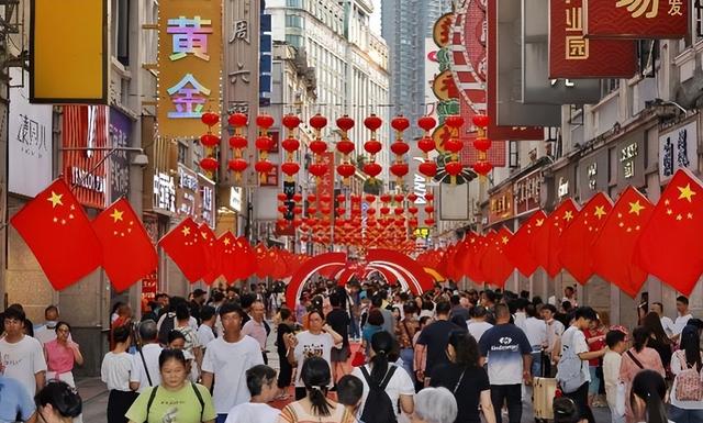 极光+口岸！2025国庆“国门游”崛起，多省订单增速超100%