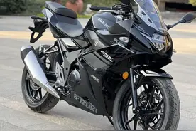 选择豪爵铃木GSX250R，放弃了本田NX400图片