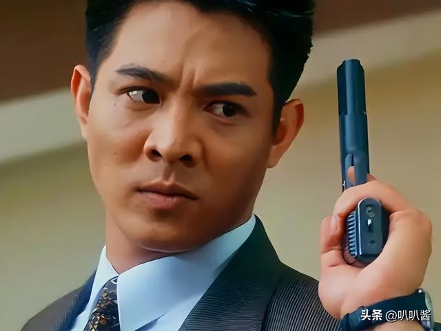 一场追悼会	，戳穿向华强夫妇在香港的真实地位，原来李连杰没说谎