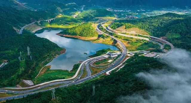 清新福建·五彩龙岩 | 青山焕彩绿满城