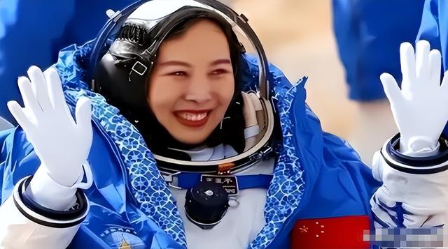 牺牲太大！王亚平曾谈及太空之旅的辛酸，落地后身体弱路都走不了
