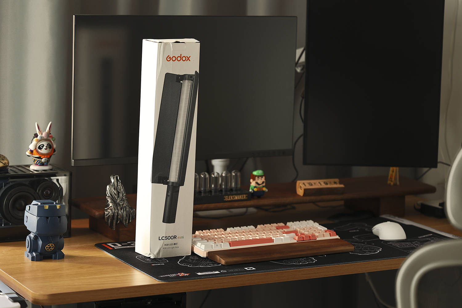 小巧精致易携带,神牛LC500Rmini棒灯轻松布光