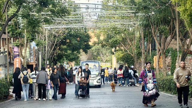 秋假爆款！西昌大石板古村热闹出圈，彝风盛宴嗨不停