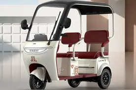 雅迪、五羊第3代休闲三轮车，遮阳挡雨，续航百公里，适合老年人图片