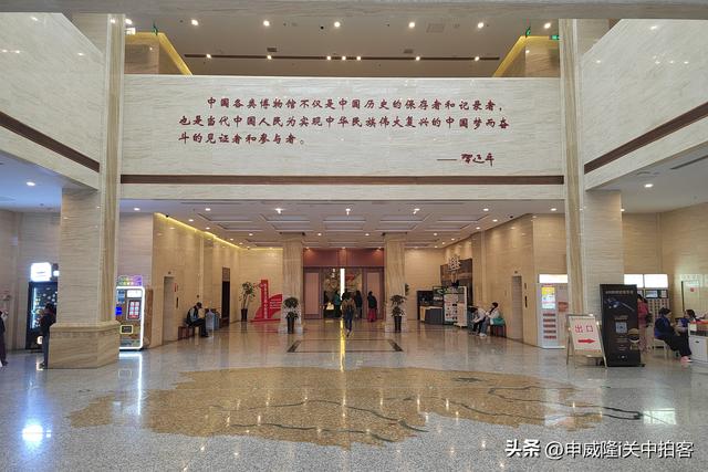 青海省博物馆：参观青海历史文物展