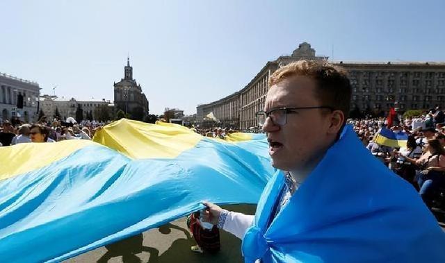 结束了！泽连斯基发表全国讲话，乌克兰人庆祝：不用再提心吊胆