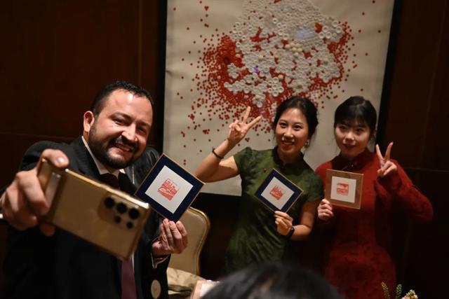 45件图形印篆刻作品亮相哥伦比亚，庆祝中哥建交45周年