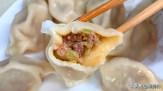 饺子包好后	，直接放冰箱就“废了”，教你一招，饺子不粘连不破皮