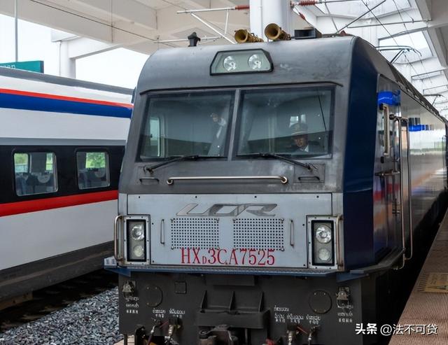 柬埔寨公开疏中亲美	，不到24小时，泰总理亲手接过中方2000万援助