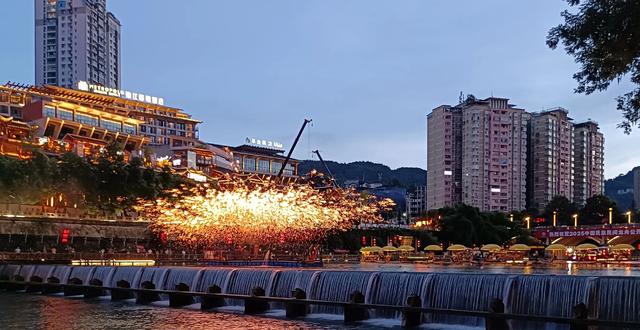 难忘宣恩的美食和夜景,还有白嫖了7小时停车场