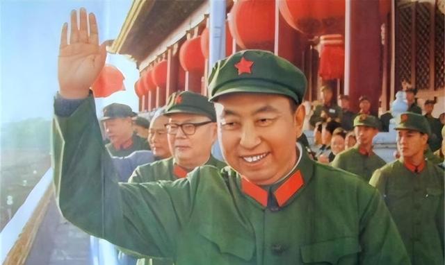 她15岁入党，18岁跟主席结婚，如今仍健在，却几乎不出来露面