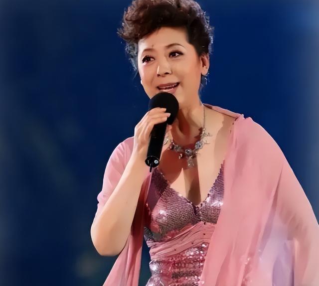 71岁知名歌唱家，与二婚丈夫无子无女，选择花500万住养老院