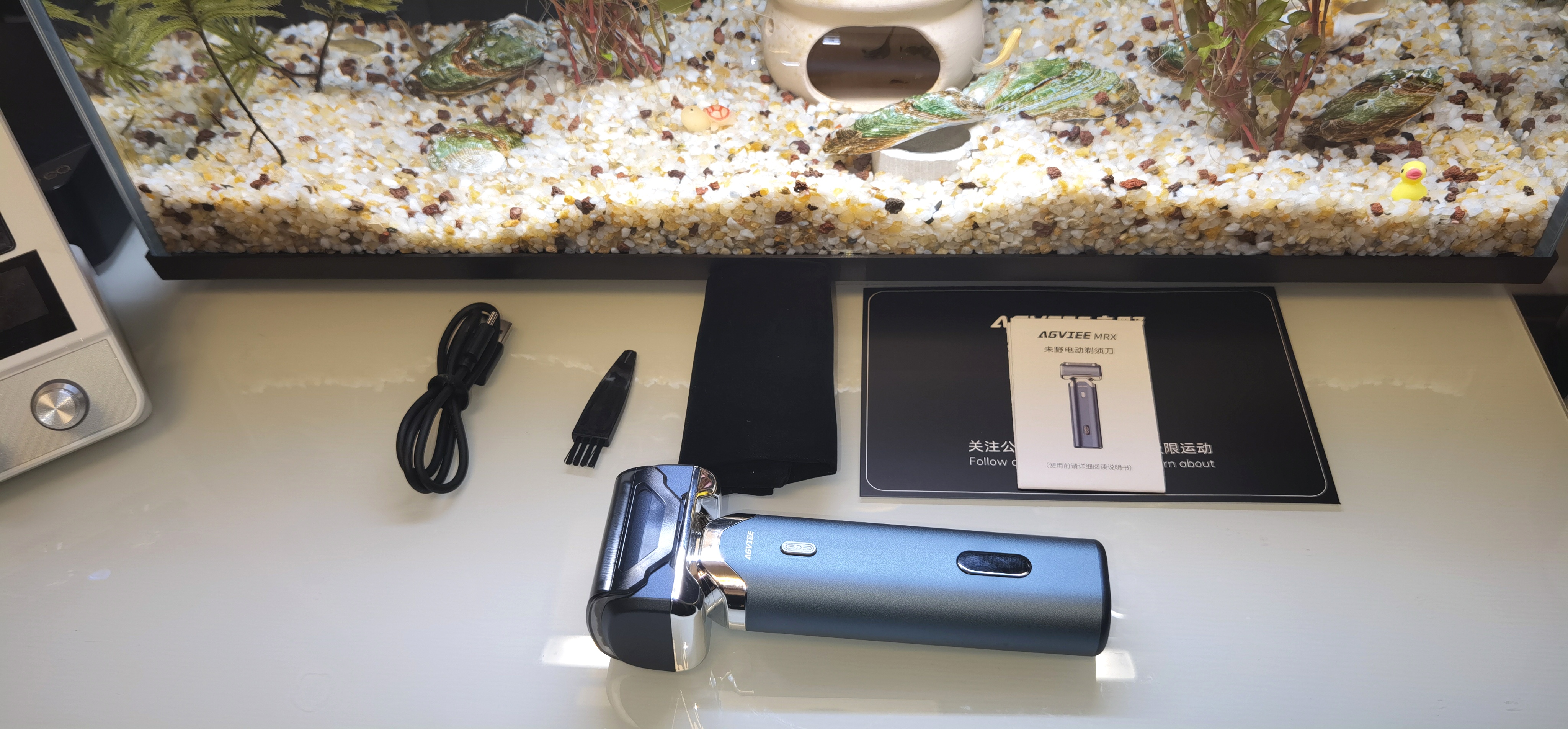 未野往复式剃须刀测评:五刀头27000转狂飙0残留,碾压千元机!