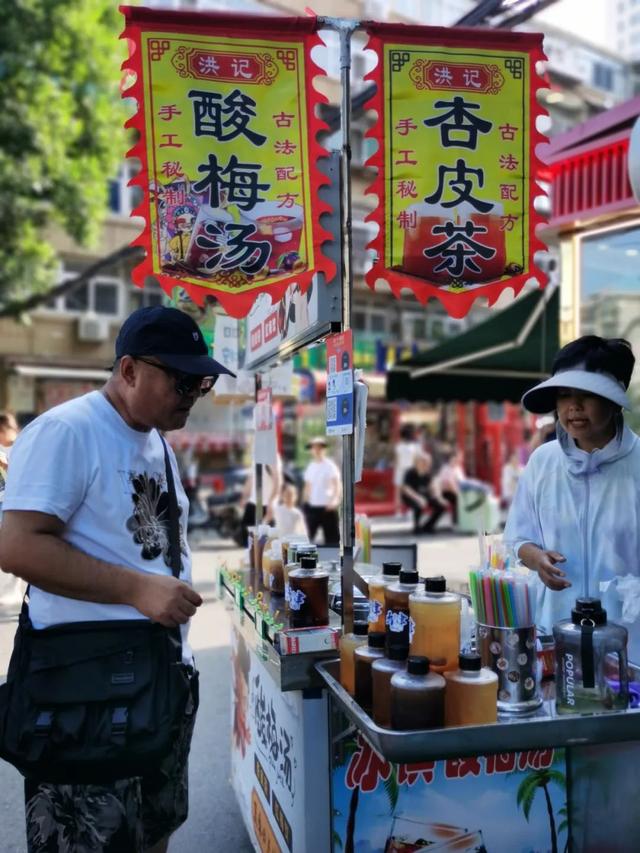 与众不同的天津，去津门故里泡相声茶馆，到狮子林桥看大爷跳水