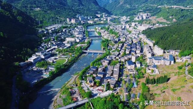 四川汶川心生向往的大镇，场镇规模超部分县城，拥有一所二本大学