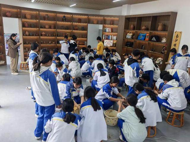 28公里徒步，让青春与红色“双向奔赴”