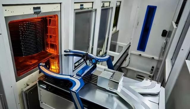 欧智库出昏招，怂恿荷兰下狠手，光刻机不卖中国，ASML被架火上烤