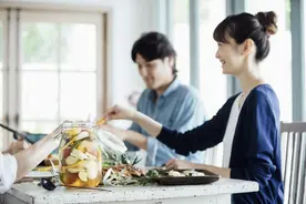 不要嫁给对你无微不至的男人，原因很简单图片