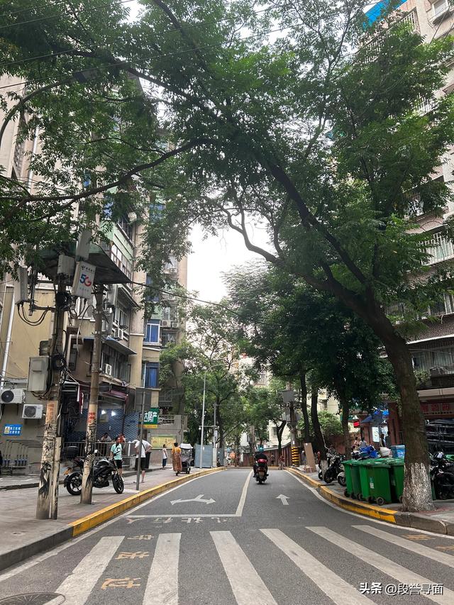 寻面之旅第678站：在枣子岚垭发现5元的小面