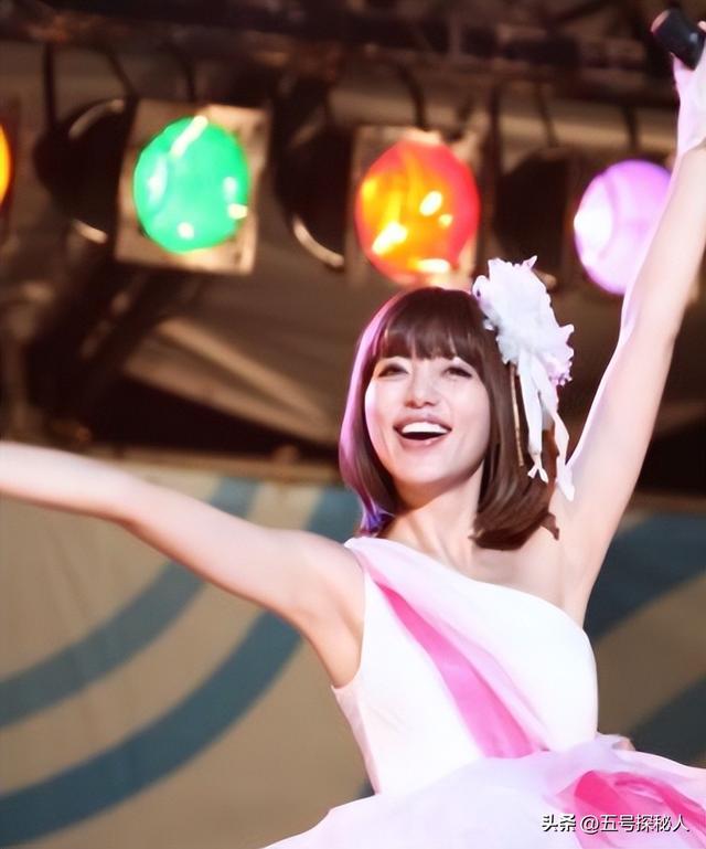 她是隐藏最深的富婆，童颜巨乳躺赚上亿	，21岁打败王菲却主动过气