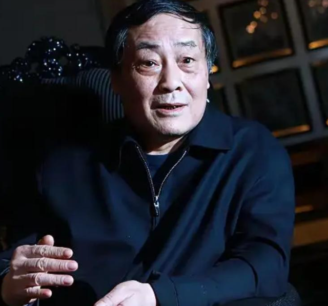 原来宗馥莉早就留好后手，官方的两个字暗藏深意，长江后浪推前浪