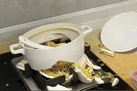 事实证明！这10种锅不能在燃气灶上使用，用过的我：长记性了！图片