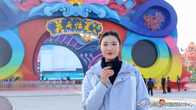 花仙藏河州韵，恐龙述亿年史！花开临夏不夜城景观，藏着独属于花都临夏的“精彩故事 文化浪漫”～