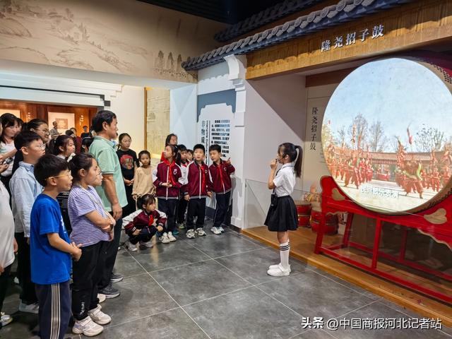 河北隆尧：博物馆迎“双节”参观热潮