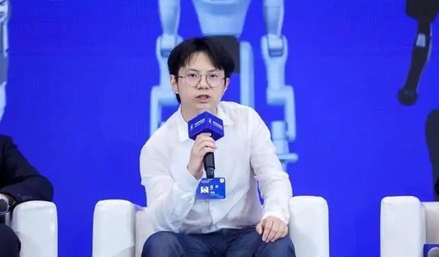 黄仁勋座上宾！90后王鹤的机器人破成本、数据难题