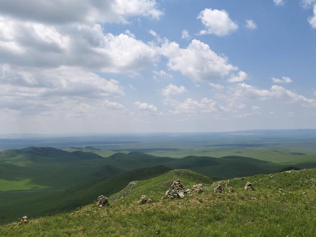 去北极村第四站——东乌。走99号公路我们去爬瞭望山。