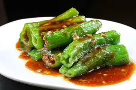 做虎皮青椒，需要放油吗？大厨：很多人做错了，难怪不起皮不香脆图片