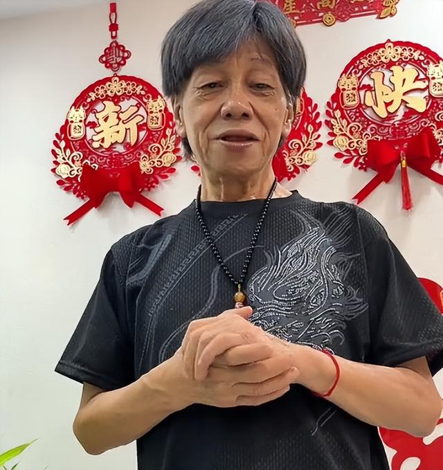 梁小龙被曝离世仅1天	，恶心的一幕还是发生，徒弟怒斥吃相太难看