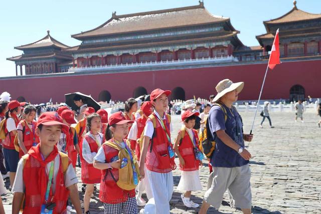 宁伊青少年在故宫品文脉传承,在军博钢铁记忆中感悟担当