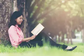 世界读书日：没有谁的生活不苦，阅读是一座随身携带的避难所图片