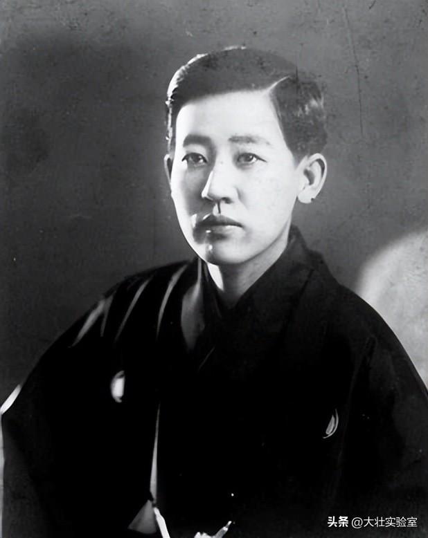 这就是汉奸川岛芳子真实模样，被日本养父玷污，为何甘愿当汉奸?