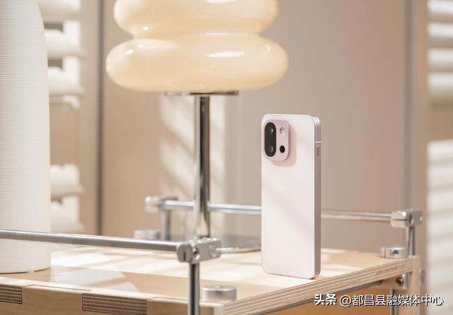 2025公认“接近完美”的5款直屏手机推荐，品质佳口碑好，适合用六年