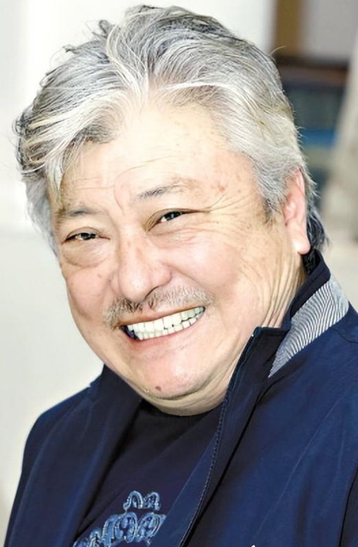 她长得太美被导演“据为己有”，同居27年没证没娃，63岁不治身亡