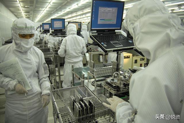 突破研究极限！美国3D芯片产量，AI硬件迎来千倍能效